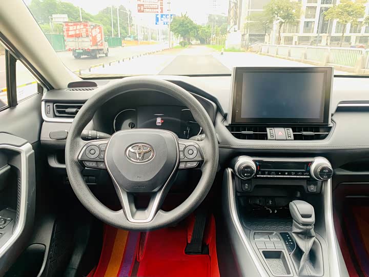 Photo 9 - Toyota RAV4