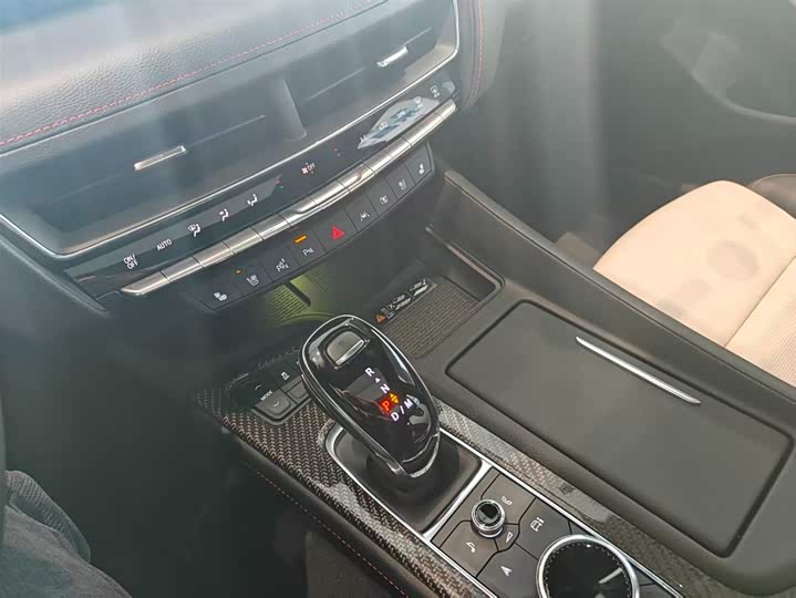 Cadillac CT5 2025 2025款 28T 赛道性能版+巅峰赛道选装包