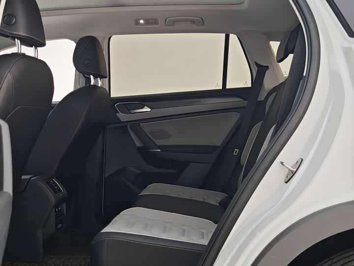 Фото 8 - Volkswagen Tayron