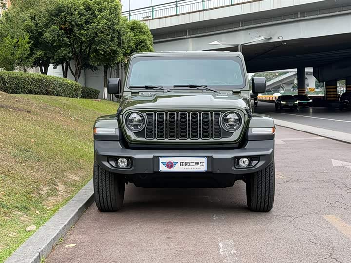 Фото 2 - Jeep Wrangler