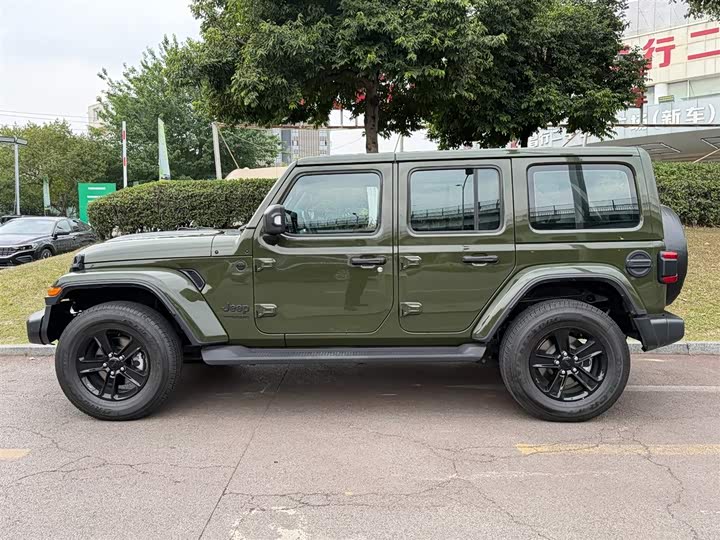Фото 3 - Jeep Wrangler