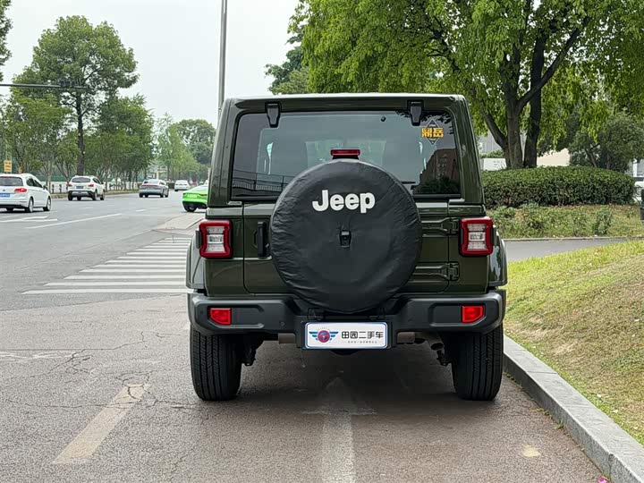 Фото 5 - Jeep Wrangler