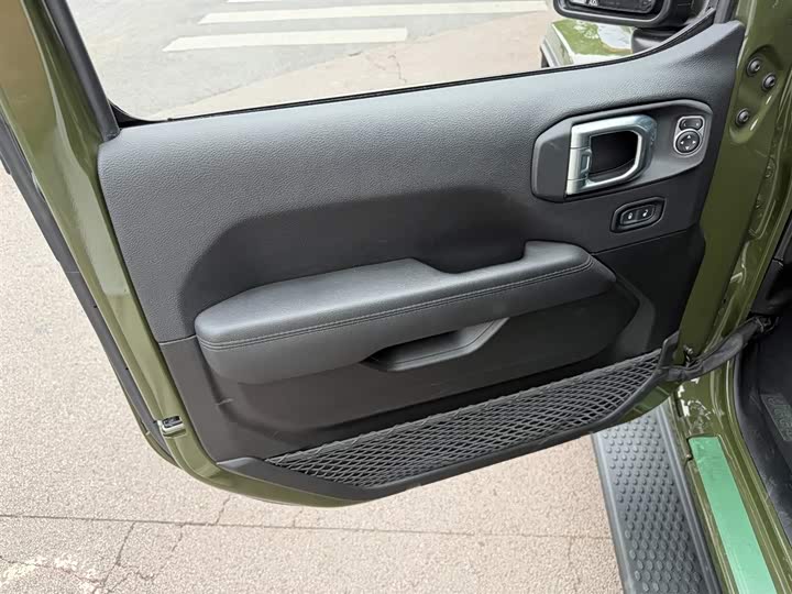 Фото 6 - Jeep Wrangler