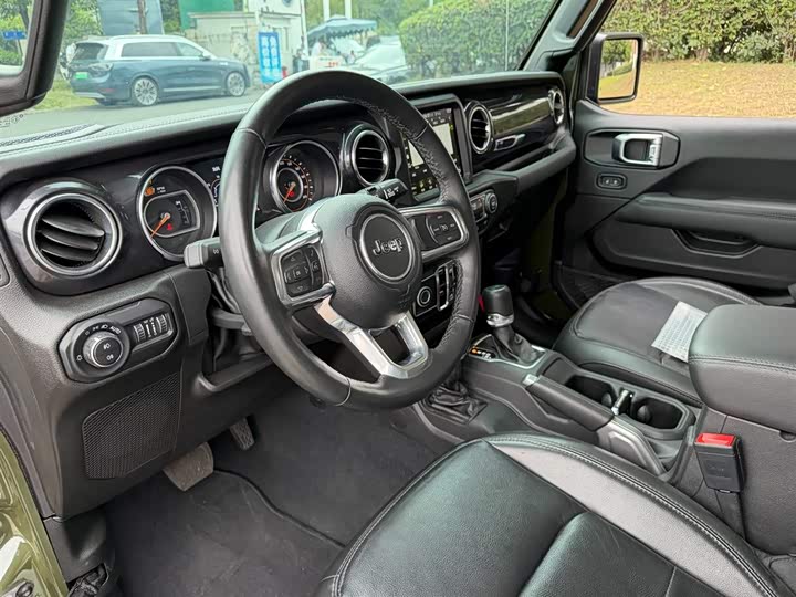 Фото 7 - Jeep Wrangler