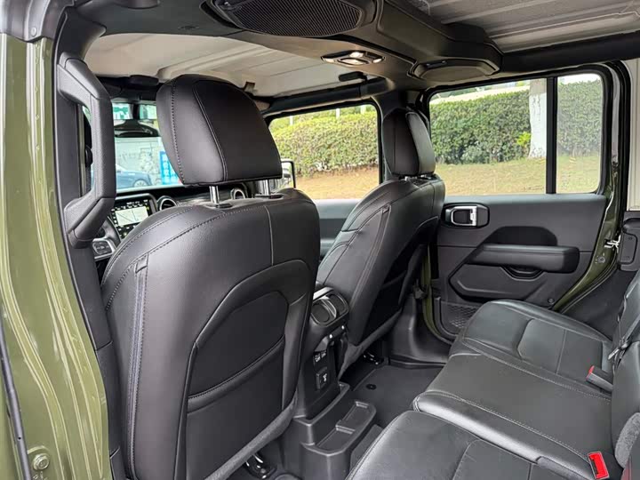 Фото 9 - Jeep Wrangler