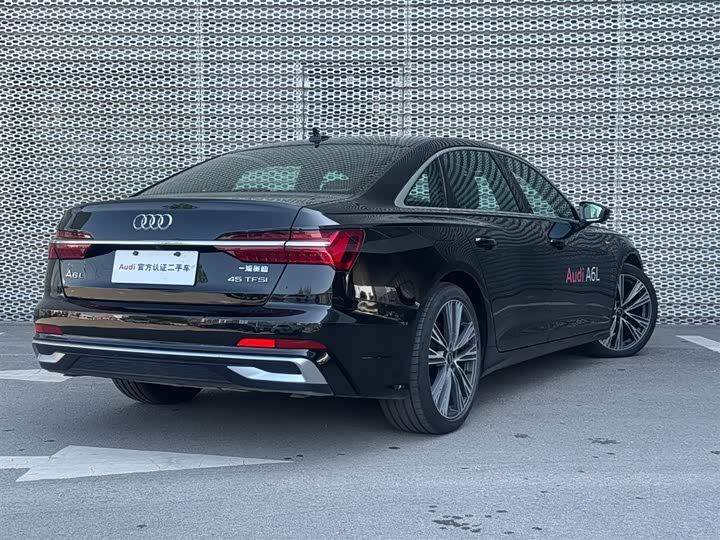 Фото 2 - Audi A6L
