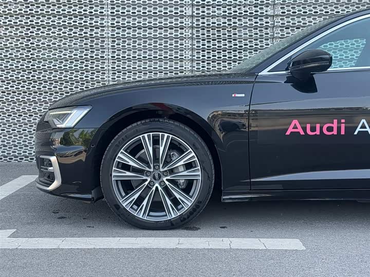 Фото 4 - Audi A6L