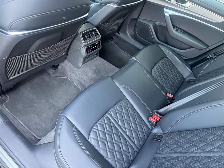 Фото 8 - Audi A6L