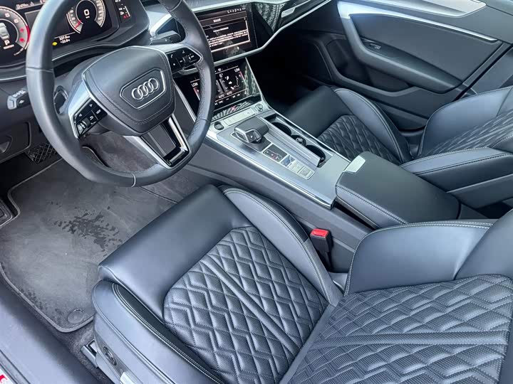 Фото 9 - Audi A6L