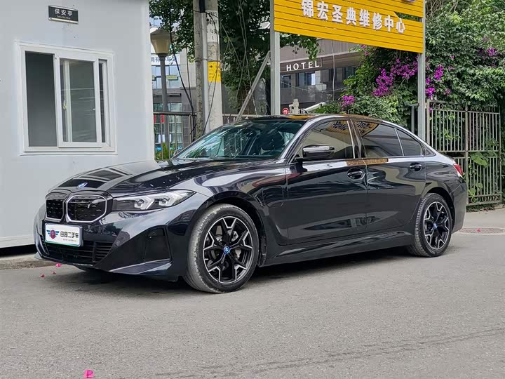 Фото 1 - BMW i3