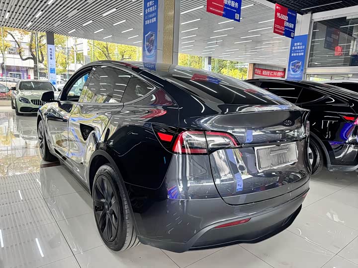Zdjęcie 2 - Tesla Model Y