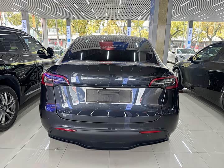 Zdjęcie 3 - Tesla Model Y