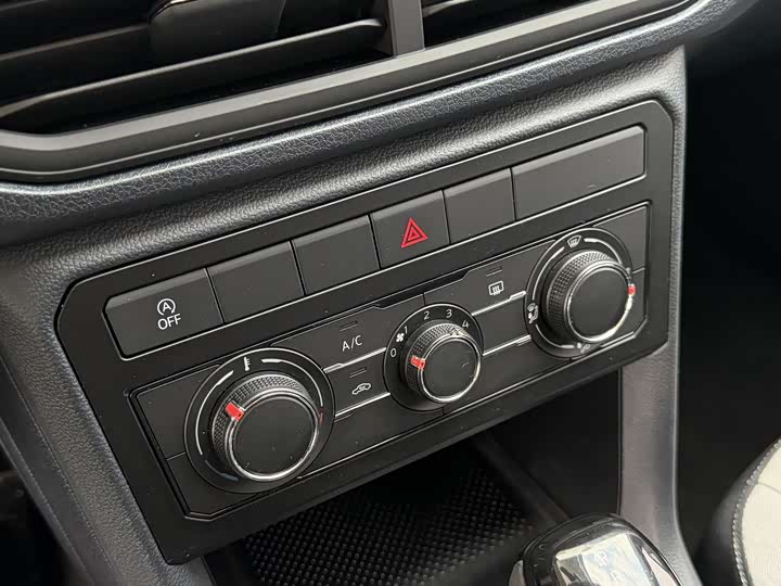 Фото 9 - Volkswagen Tharu