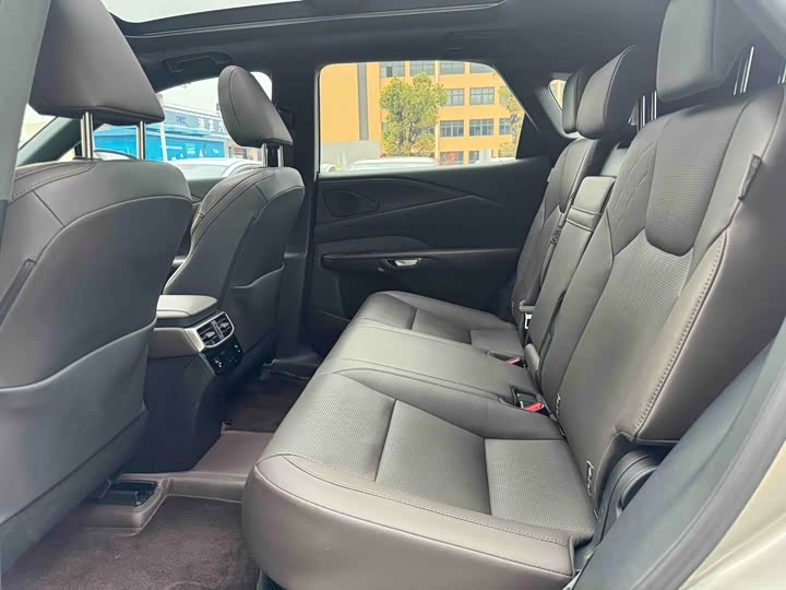 Фото 7 - Lexus RX