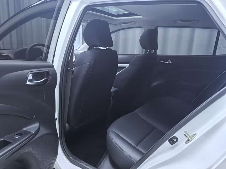 Kia KX1 2021 2021款 1.4L CVT趣享天窗款