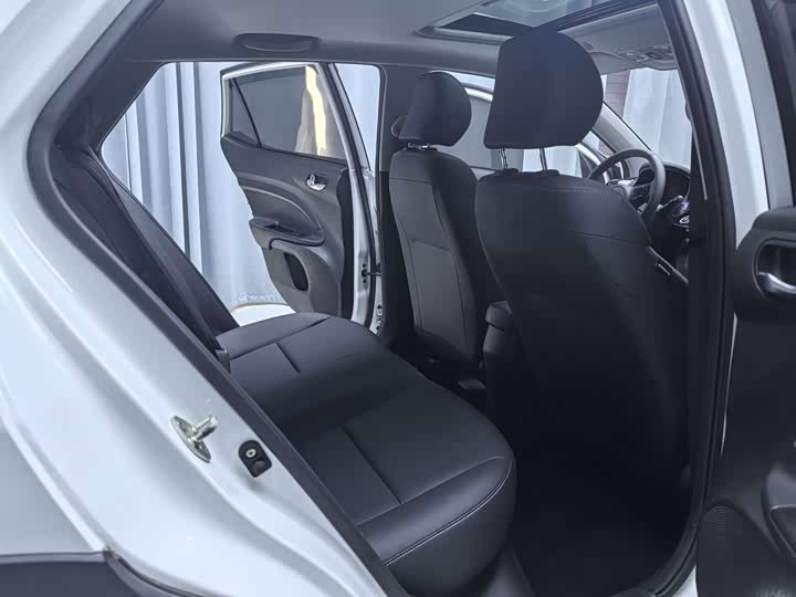 Kia KX1 2021 2021款 1.4L CVT趣享天窗款