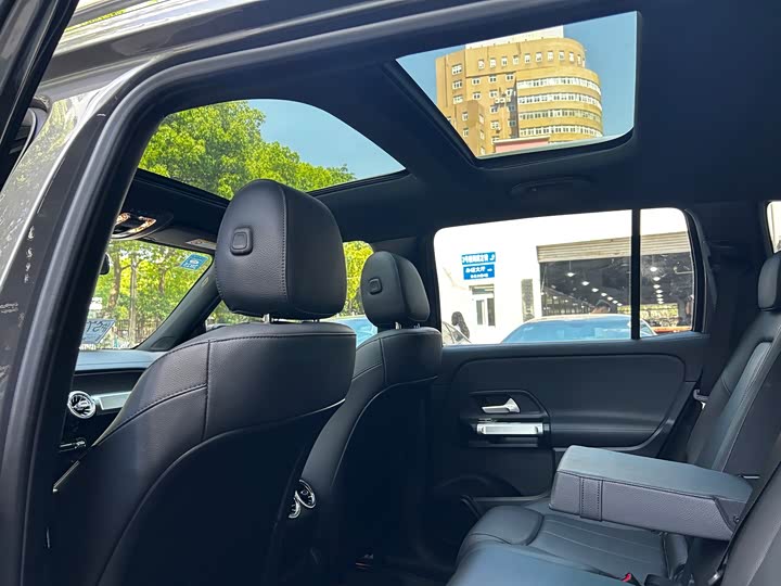 Фото 8 - Mercedes-Benz GLB-Class