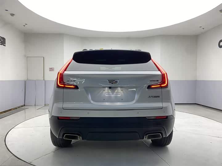 Фото 6 - Cadillac XT4