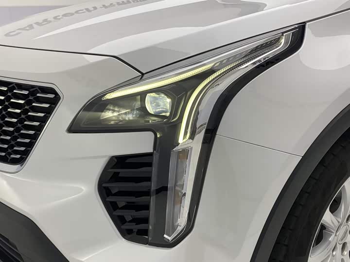 Фото 9 - Cadillac XT4