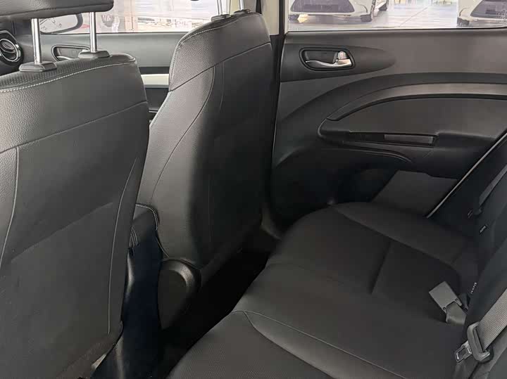 Kia KX1 2021 2021款 1.4L CVT趣享天窗款