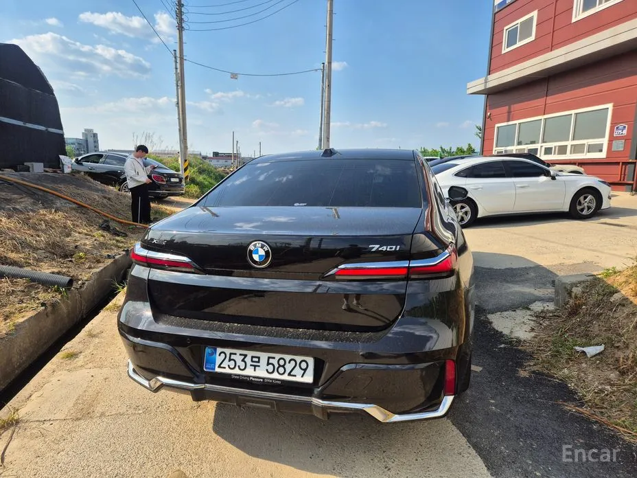 BMW 7 Series 2022 740i xDrive M Sport