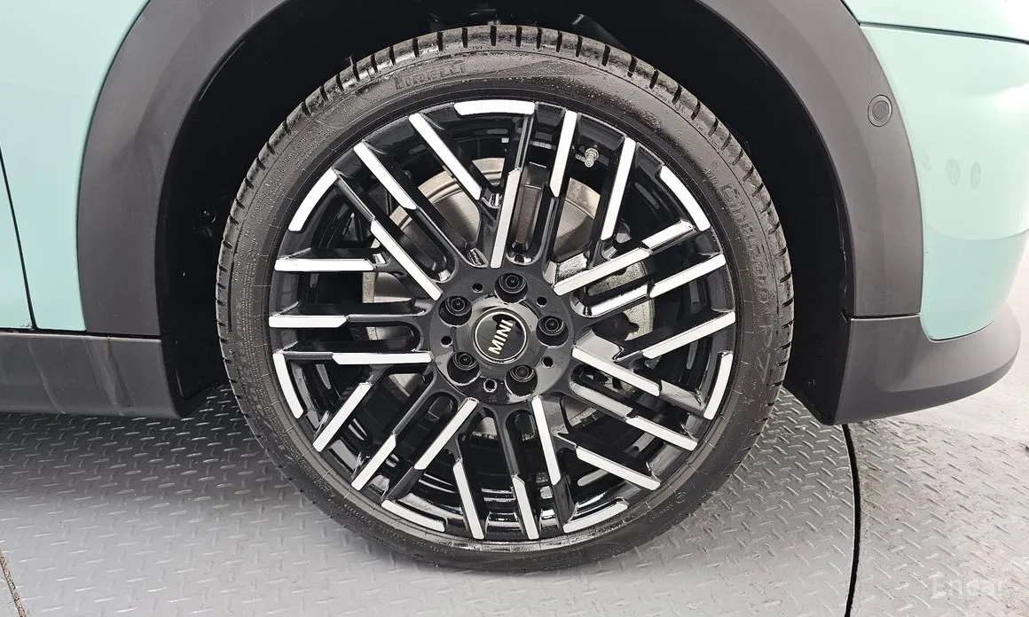 Mini Cooper 2024 5 Door Favoured