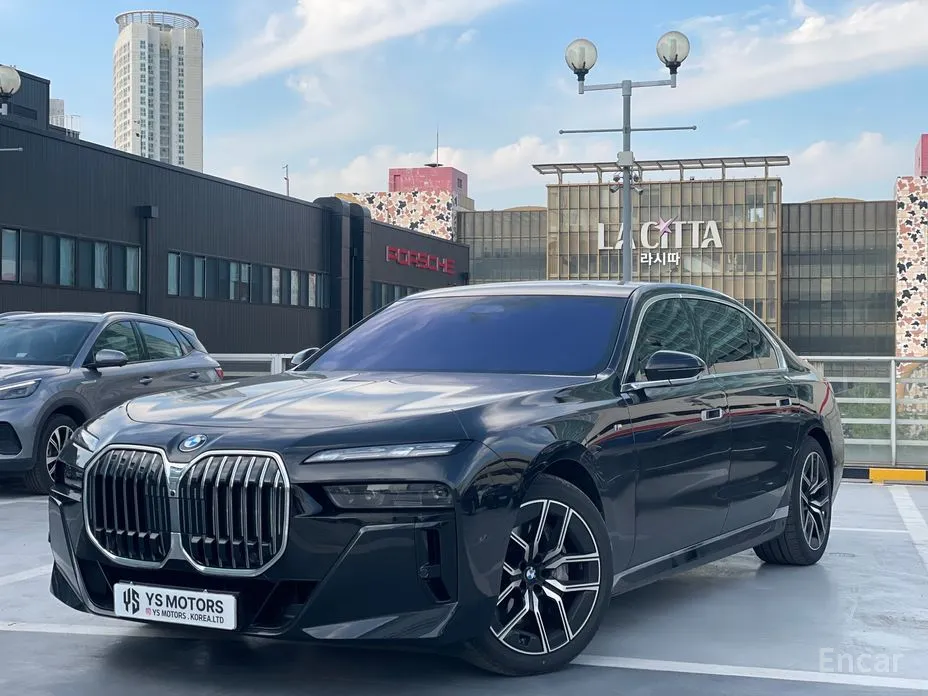 BMW 7 Series 2022 740i xDrive M Sport