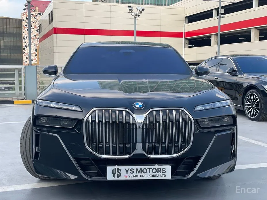 BMW 7 Series 2022 740i xDrive M Sport