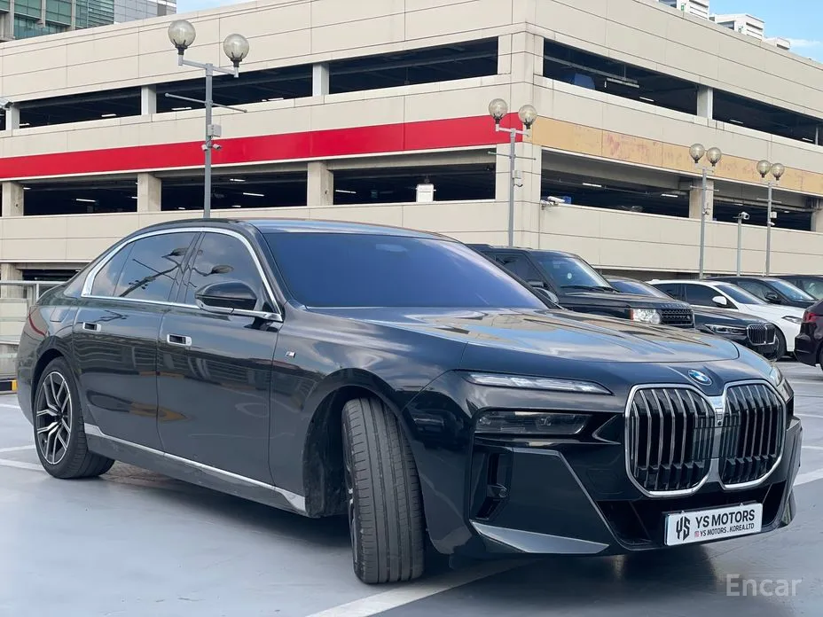 BMW 7 Series 2022 740i xDrive M Sport