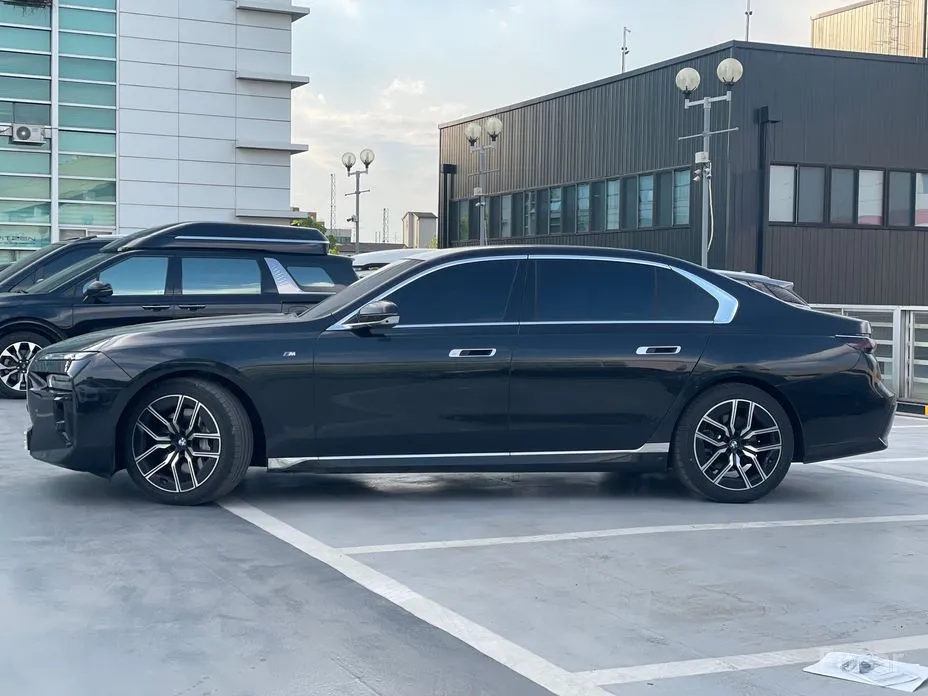 BMW 7 Series 2022 740i xDrive M Sport