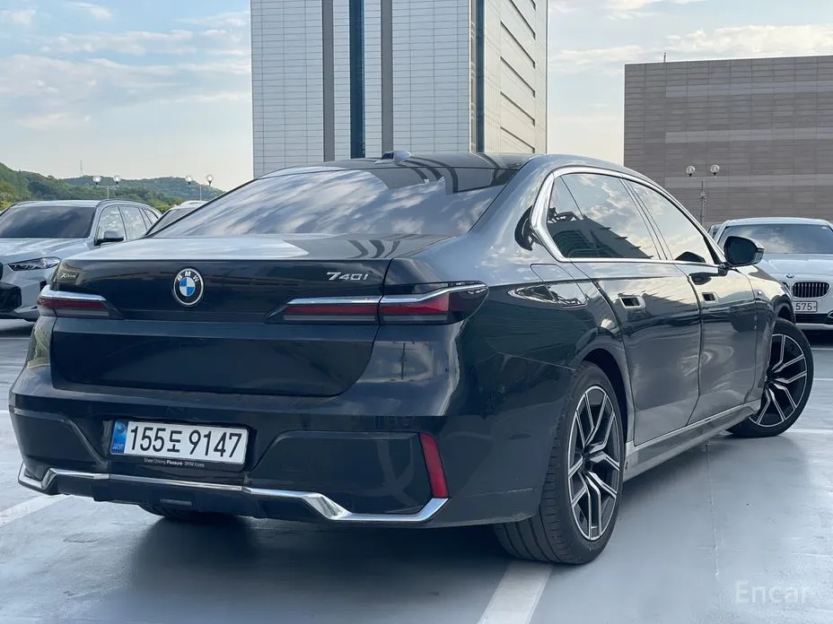 BMW 7 Series 2022 740i xDrive M Sport
