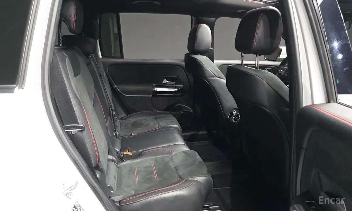 Фото 12 - Mercedes-Benz GLB-Class