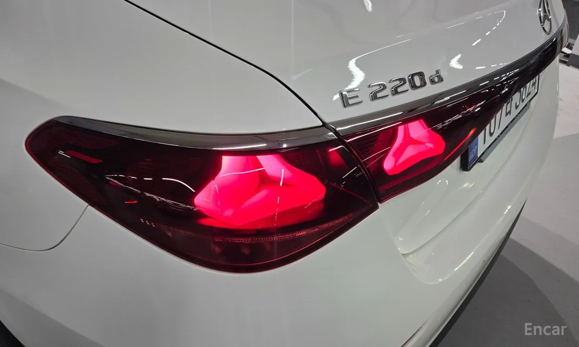 Mercedes-Benz E-Class 2024 E220d 4MATIC Exclusive
