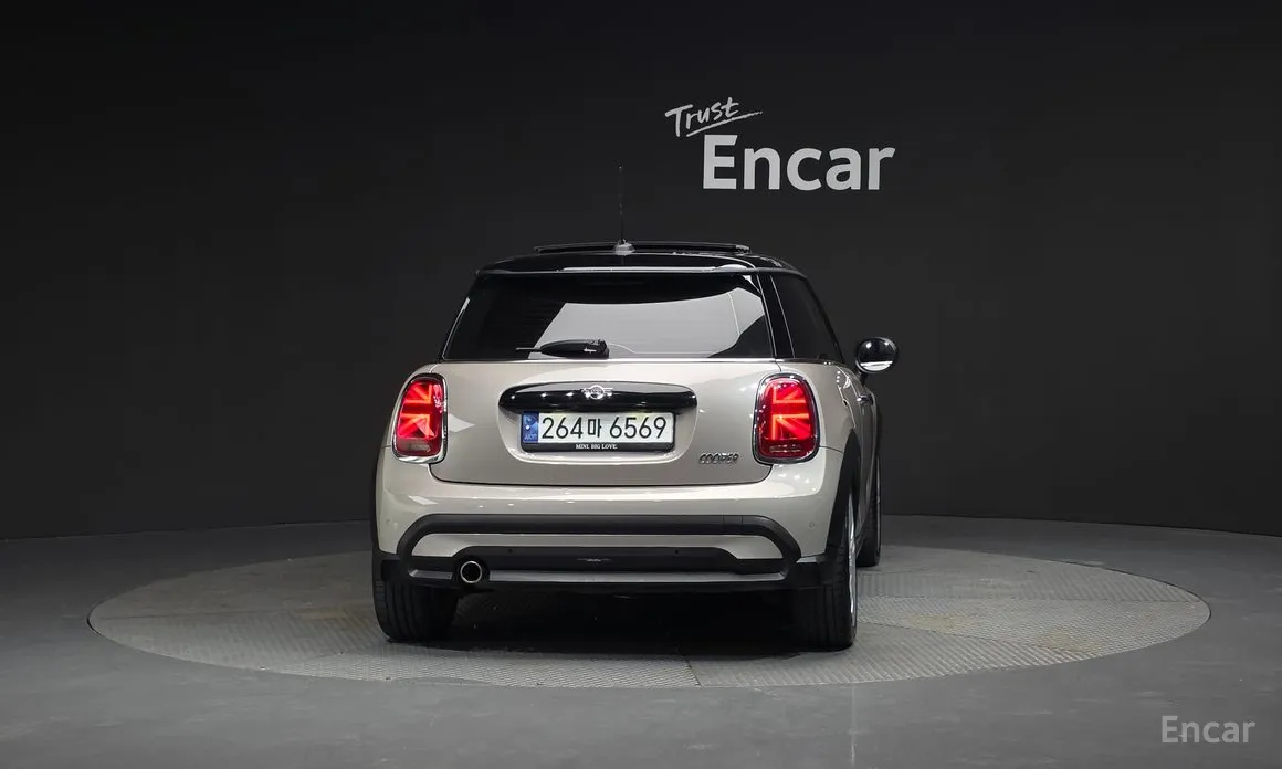 Mini Cooper 2001 Classic Plus Launch Pack