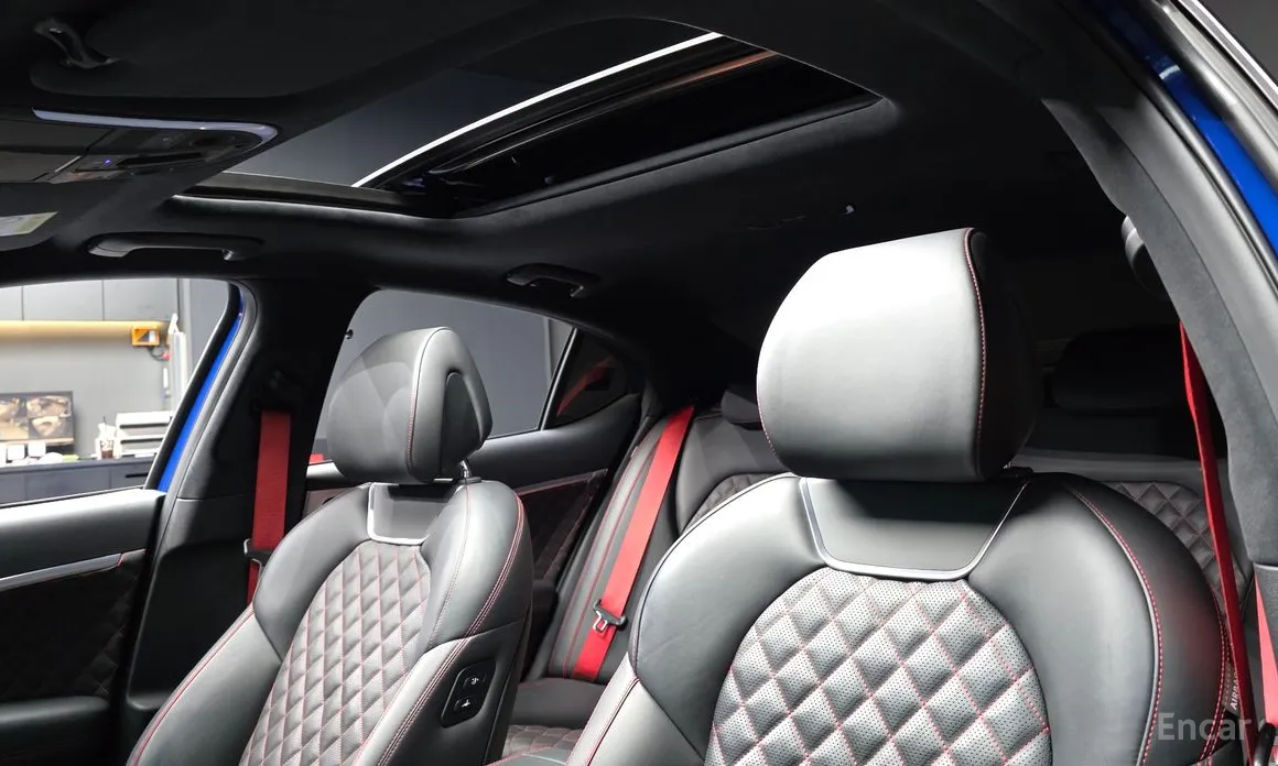 Photo 18 - Genesis G70
