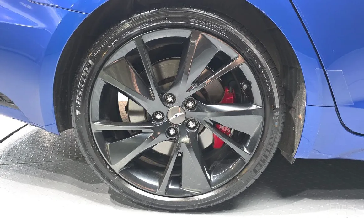 Photo 5 - Genesis G70