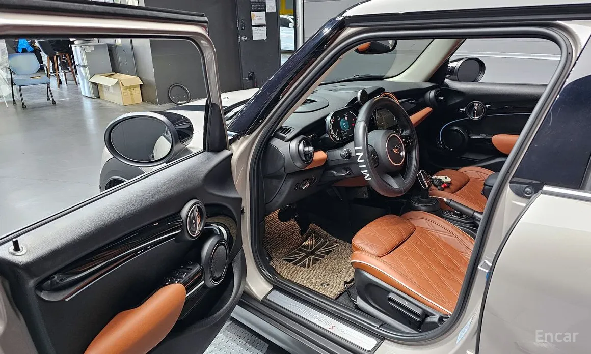 Mini Cooper 2001 5Door Classic Launch Pack