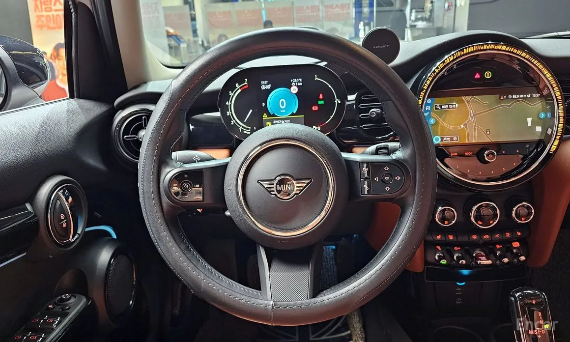Mini Cooper 2001 5Door Classic Launch Pack