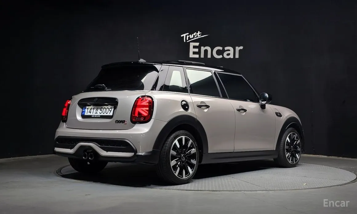 Mini Cooper 2001 5Door Classic Launch Pack