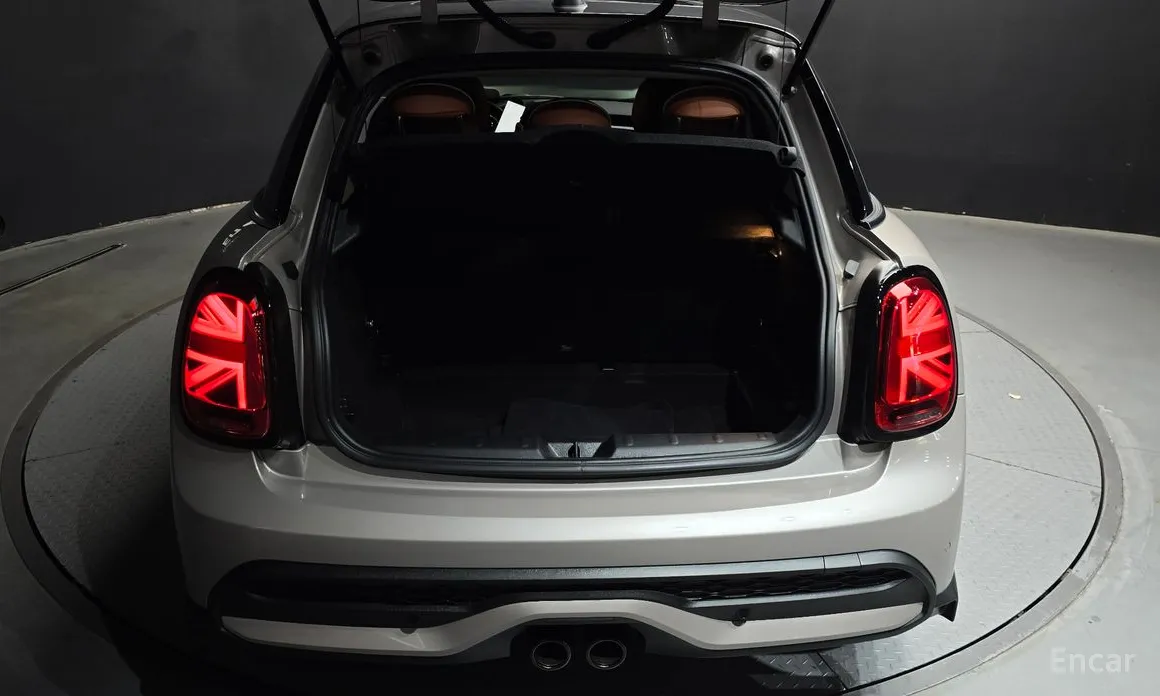 Mini Cooper 2001 5Door Classic Launch Pack