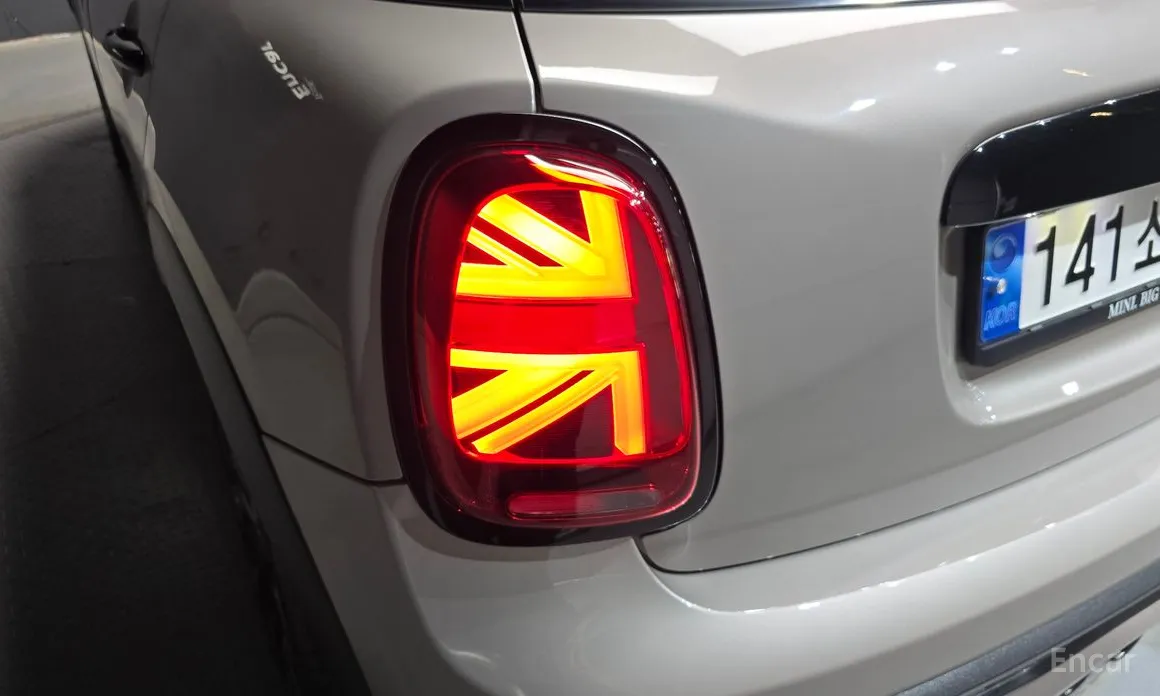 Mini Cooper 2001 5Door Classic Launch Pack