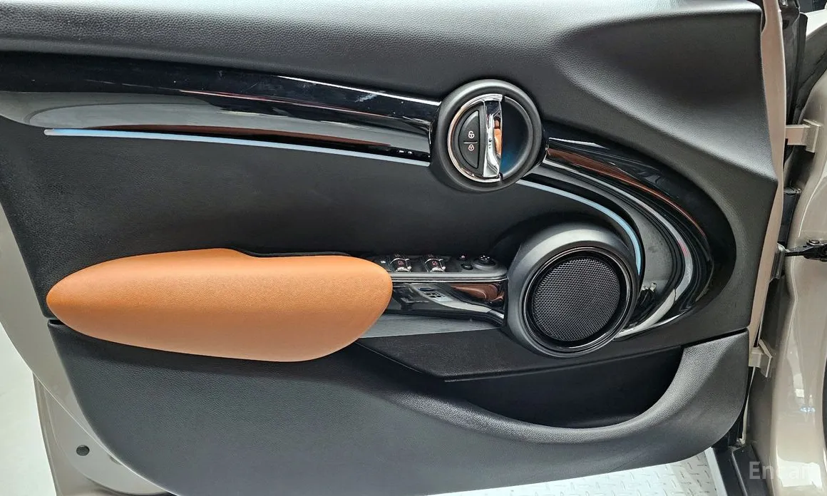 Mini Cooper 2001 5Door Classic Launch Pack