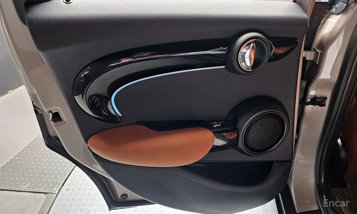 Mini Cooper 2001 5Door Classic Launch Pack