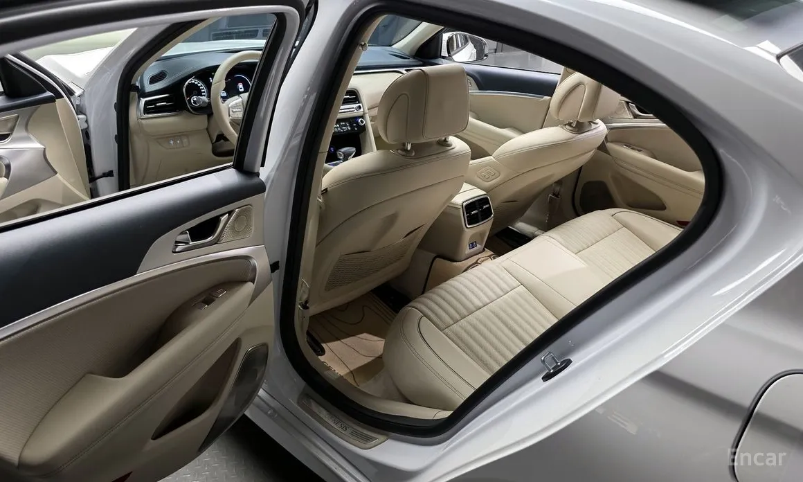 صورة 11 - Genesis G70