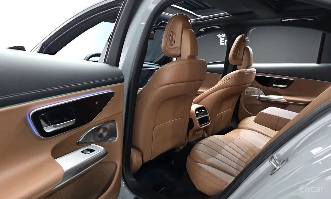 Mercedes-Benz E-Class 2024 E300 4MATIC AMG Line Premiere Special