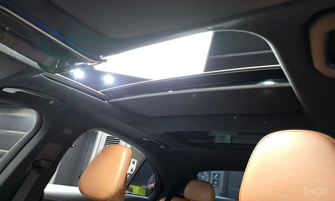 Mercedes-Benz E-Class 2024 E300 4MATIC AMG Line Premiere Special