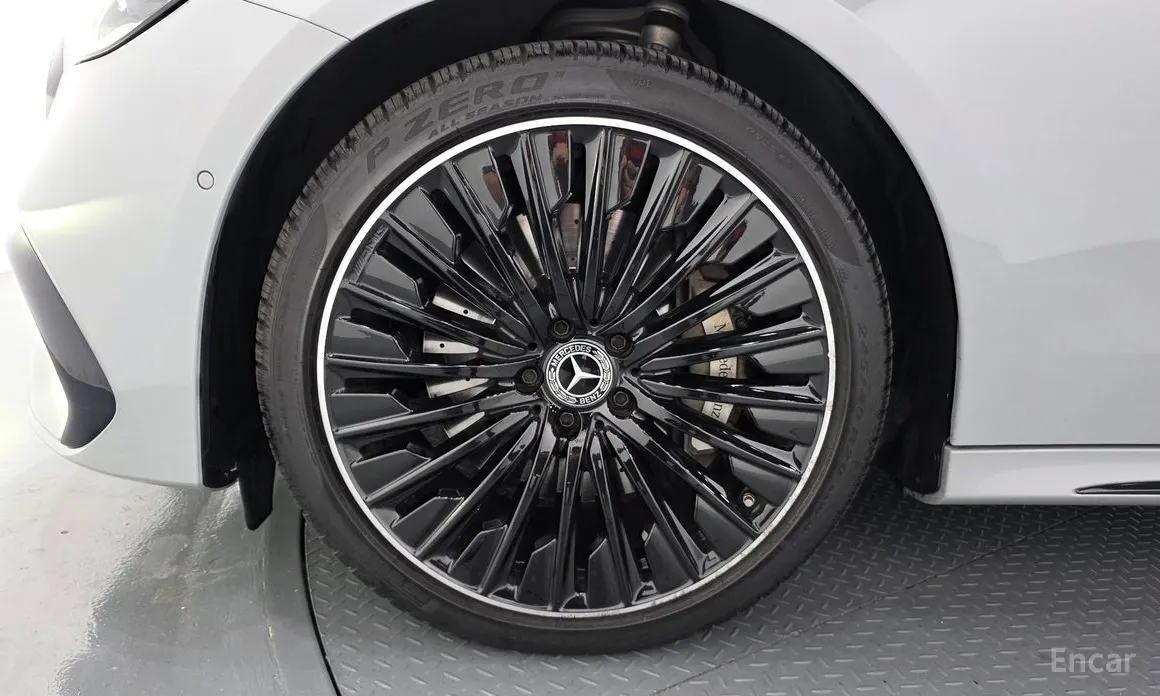 Mercedes-Benz E-Class 2024 E300 4MATIC AMG Line Premiere Special