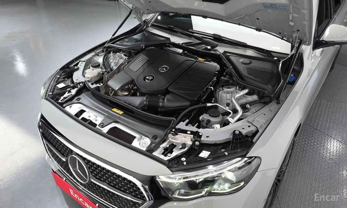 Mercedes-Benz E-Class 2024 E300 4MATIC AMG Line Premiere Special