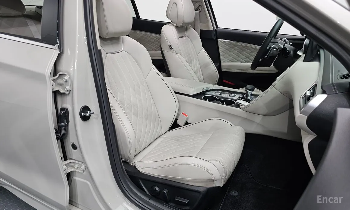 Фото 26 - Genesis G70