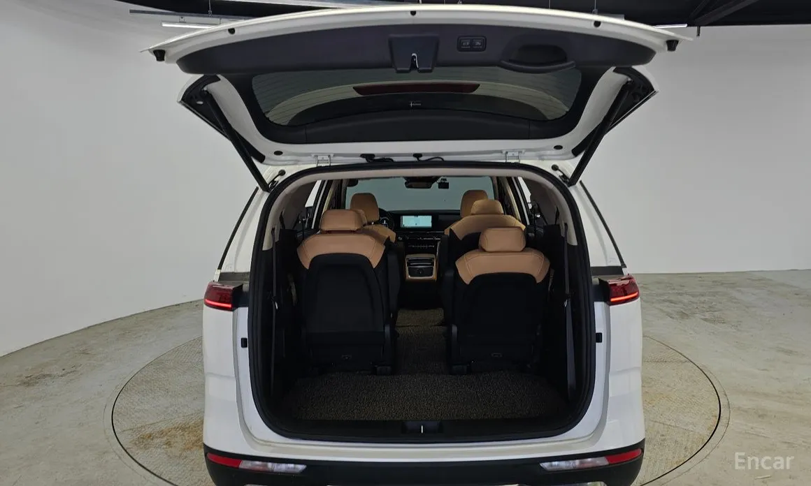 Фото 17 - Kia Carnival
